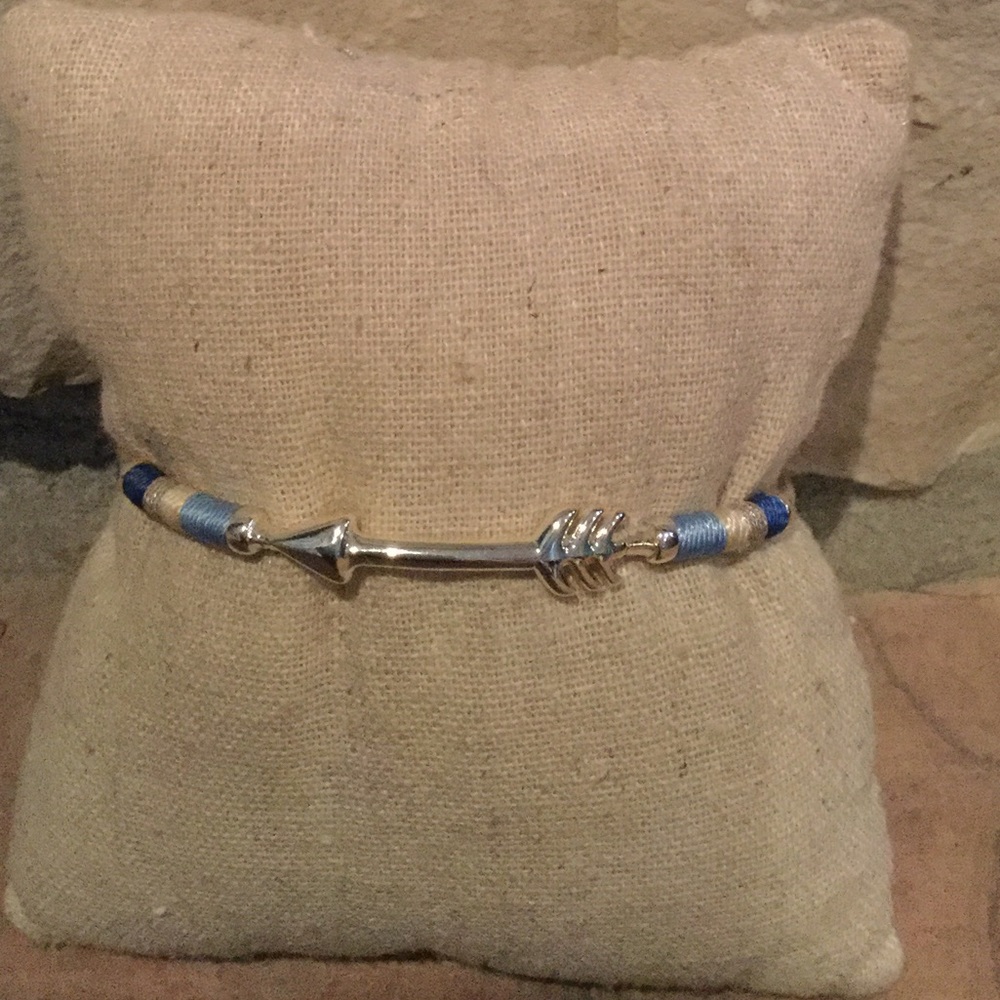 Stella & Dot Silver Voyager Arrow Cuff